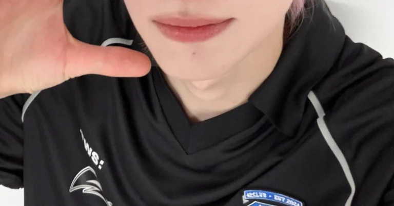 5th-gen-visual-idol-draws-attention-for-his-strikingly-good-looking-parents