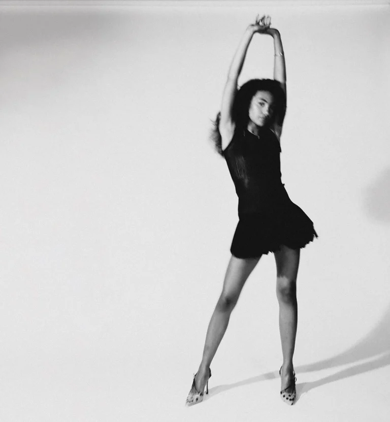 olivia-deans-so-easy-to-fall-in-love-tops-pop-airplay-chart-highlighting-format-diversity