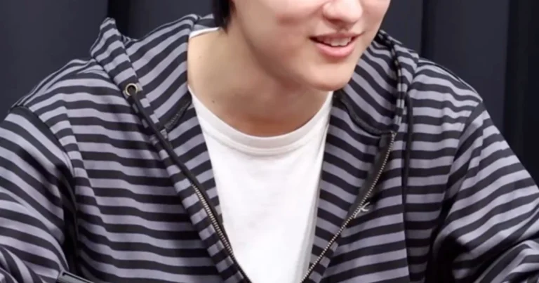 popular-singer-hit-with-fierce-backlash-for-putting-in-zero-effort-at-fan-sign-event