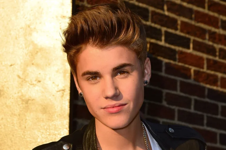 justin-bieber-2012-billboard-1800