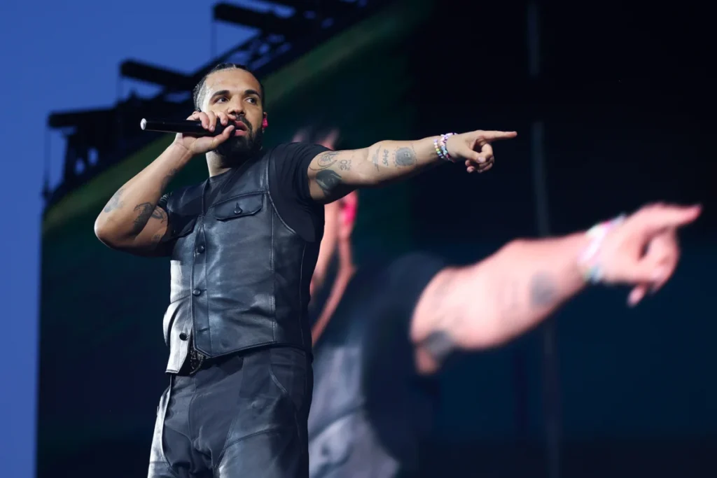 Drake Achieves Unprecedented Feat: Only Living Soloist with 12 Albums Simultaneously on Billboard 200 Since 1963
