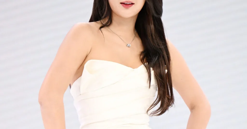 Female K-Pop Idol Feels Like She’s No Longer A Celebrity After Hitting 68kg