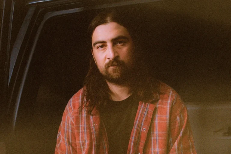 noah-kahan-achieves-career-milestone-with-the-great-divide-dominating-billboard-charts