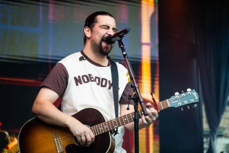 noah-kahans-the-great-divide-claims-second-u-k-number-one-album