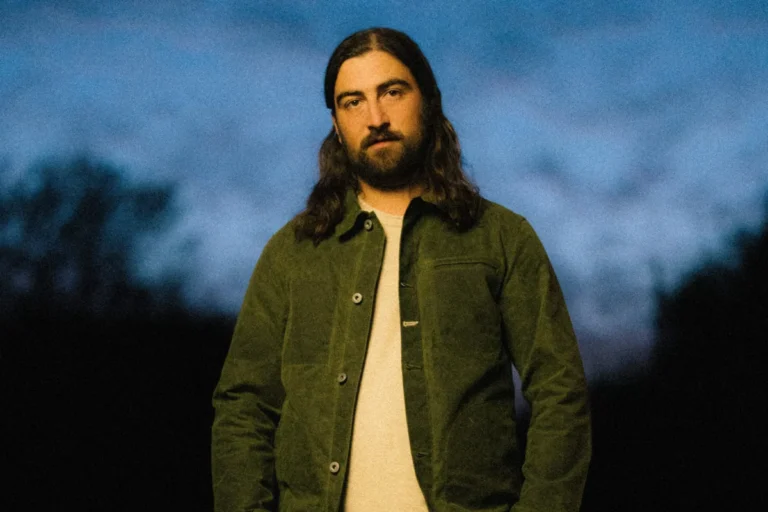 noah-kahans-the-great-divide-claims-sole-longest-leading-no-1-on-adult-alternative-airplay-this-decade