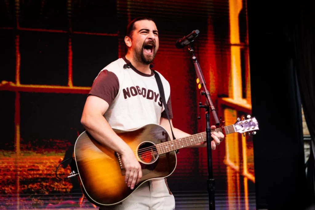 Noah Kahan’s "The Great Divide" Debuts at No. 1 on Billboard 200 with Staggering 389,000 Units