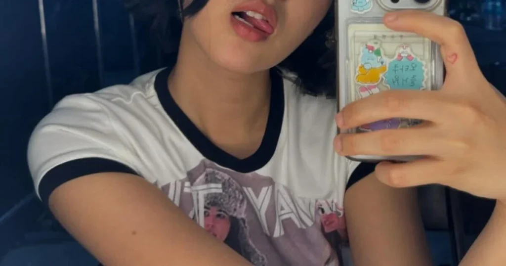 Sexy K-Pop Star Reveals A Male Celebrity Once Tried To Shoot His Shot In Her DMs
