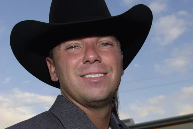kenny-chesney-ama-2001-billboard-1800