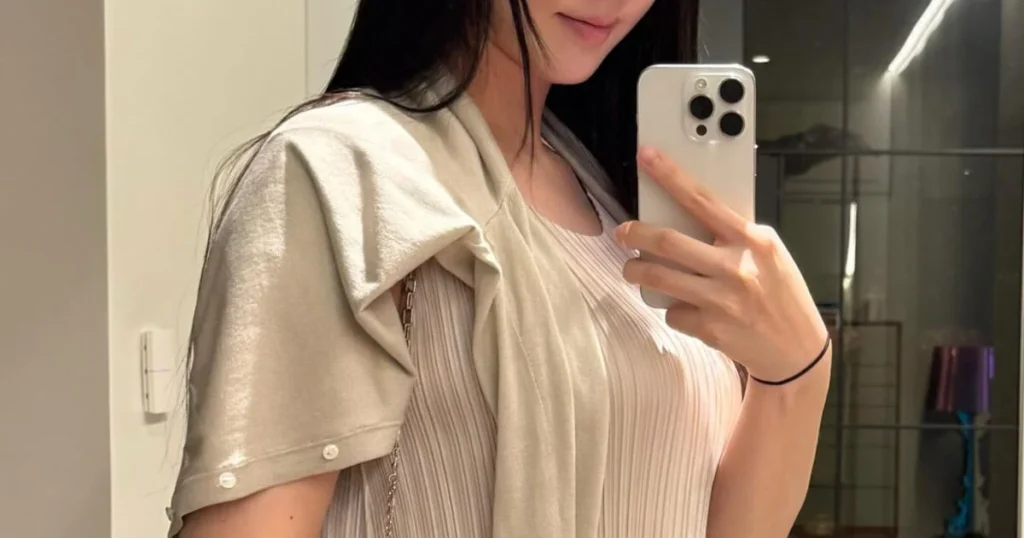 Girl Group Idol Shows Off Baby Bump After Surprise Pregnancy Announcement
