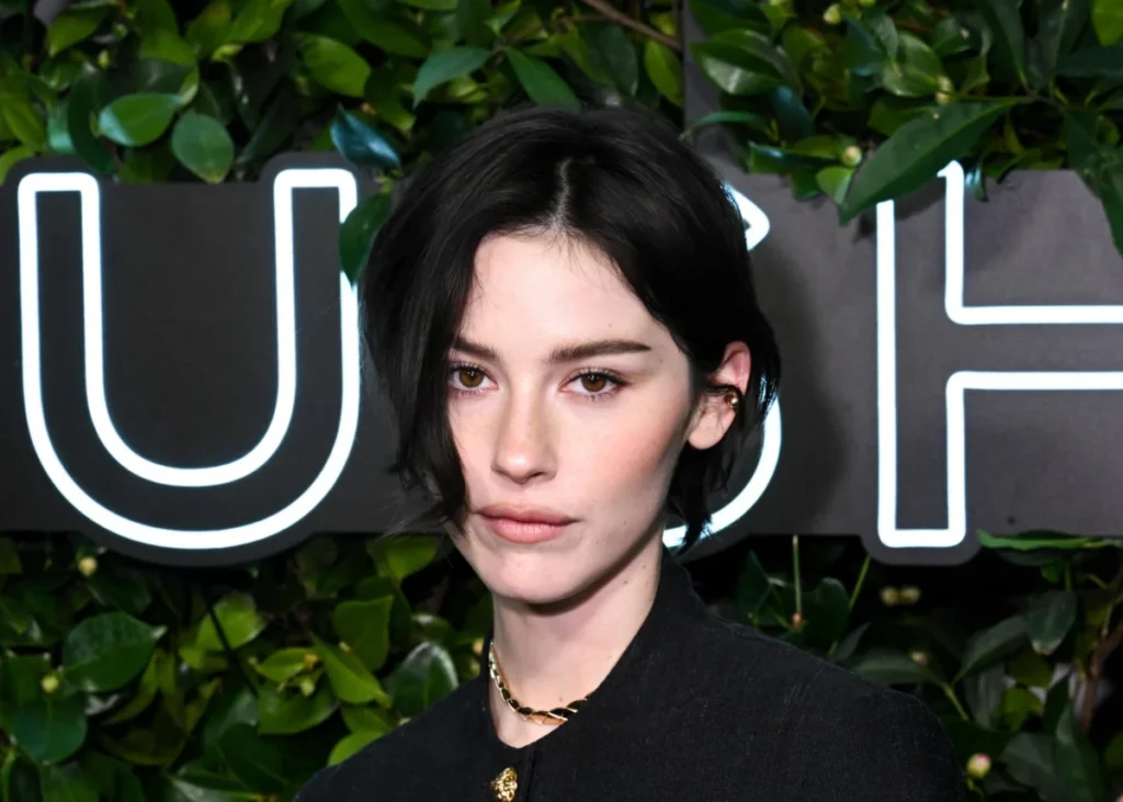 Daughter From Hell Debuts Atop Billboard 200, Solidifying Gracie Abrams’ Ascent