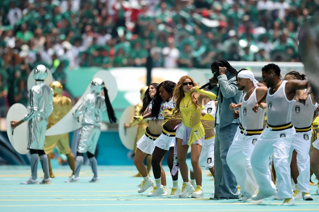Shakira & Burna Boy’s World Cup Song ‘Dai Dai’ Scores Second Week at No. 1 on Global Excl. U.S. Chart