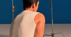 Top Korean Actor Flexes His Muscles And Striking Looks