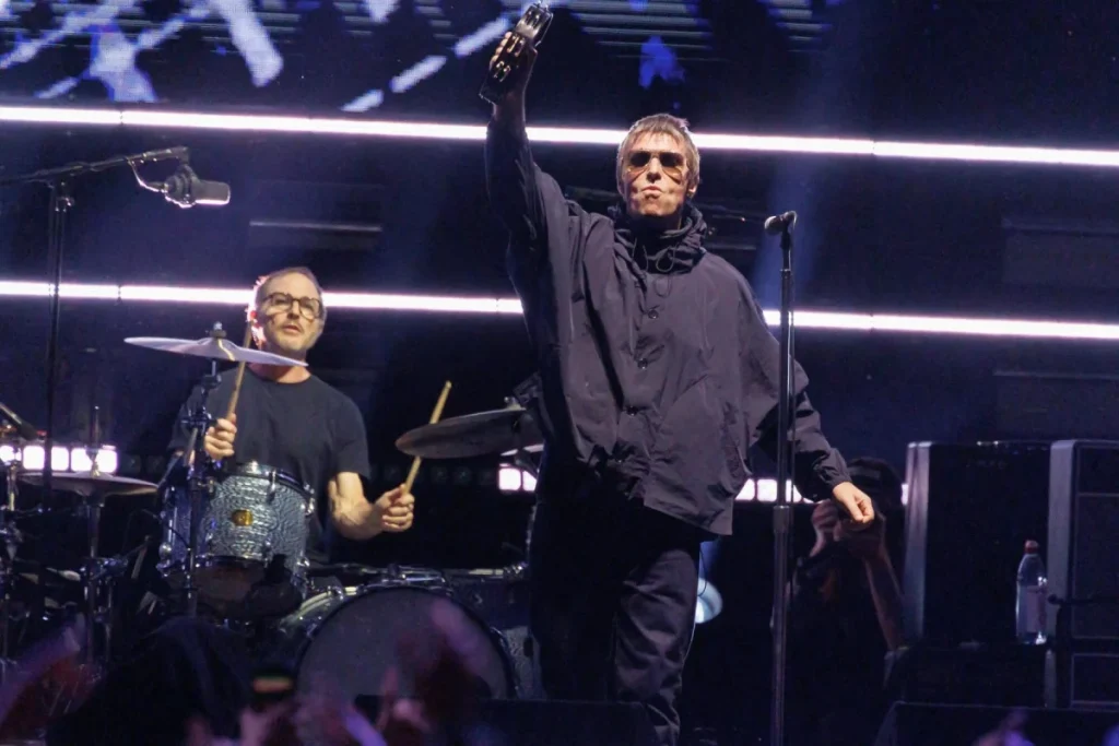 Wonderwall’s Chart Ascent: England’s World Cup Heartbreak Fuels Oasis Anthem’s Unexpected Chart Resurgence