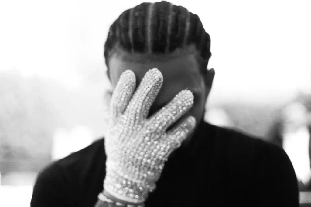 Drake’s "ICEMAN" Achieves Fourth No. 1 on Rhythmic Airplay Chart, Joins Elite Group of Multi-Leader Albums