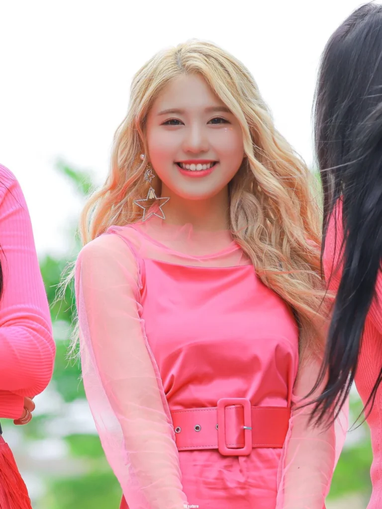 Former K-Pop Idol Haru of NATURE Makes Unexpected Career Transition, Prompting Industry Discussions on Post-Idol Life and Group Disbandment Protocol