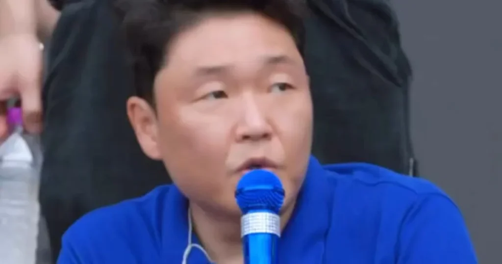 PSY Coolly Responds To Malicious Comments Criticizing “SUMMER SWAG”