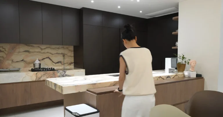 sistars-soyou-reveals-luxurious-new-home-for-the-first-time-in-six-years-following-recent-move