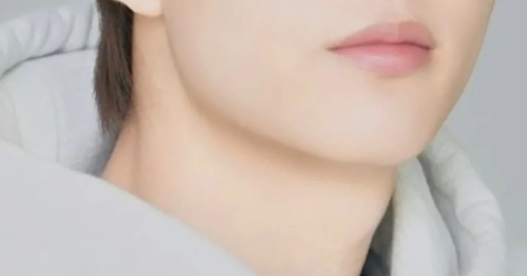 Third-Generation Acting Family’s Teenage Son Stuns With “Debut-Ready Idol Visuals”