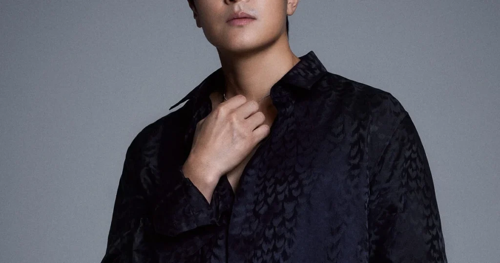Veteran K-Pop Idol Kim Dongwan Faces Significant Fan Backlash Over Public Defense of Controversial YouTuber Park We