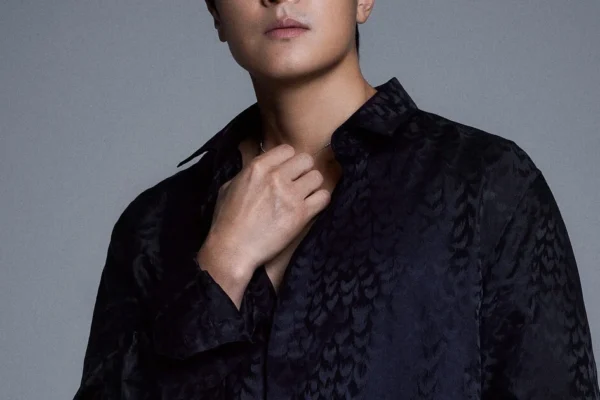 Veteran K-Pop Idol Kim Dongwan Faces Significant Fan Backlash Over Public Defense of Controversial YouTuber Park We