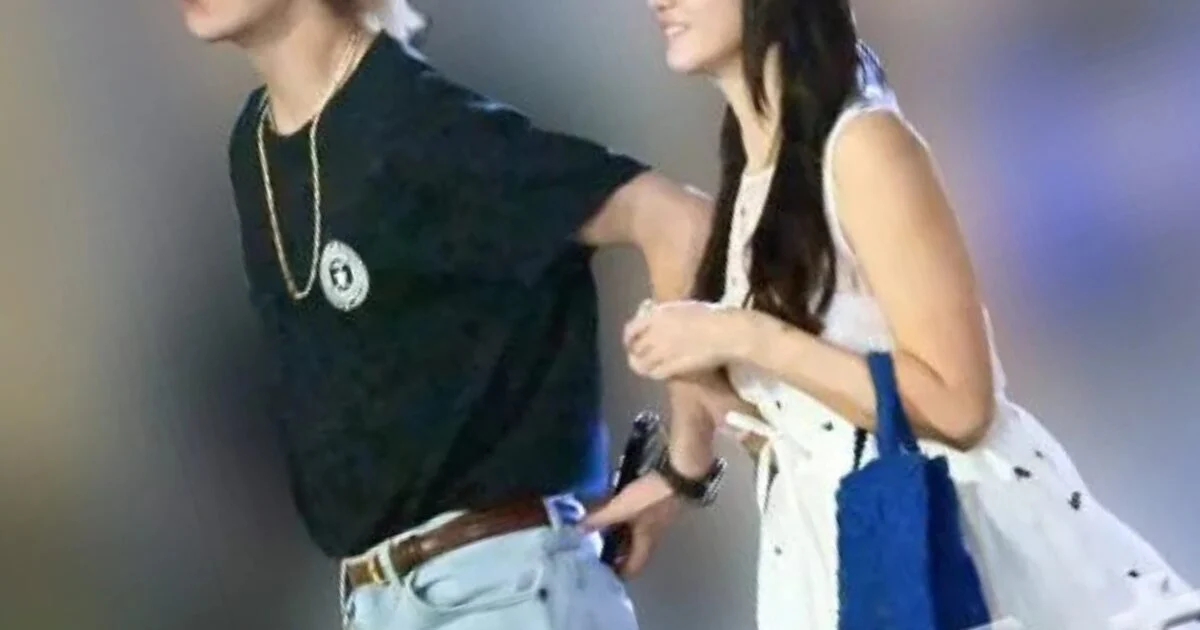 Beloved Actress Exposed For Date With Top Male Idol – 7 Years Younger