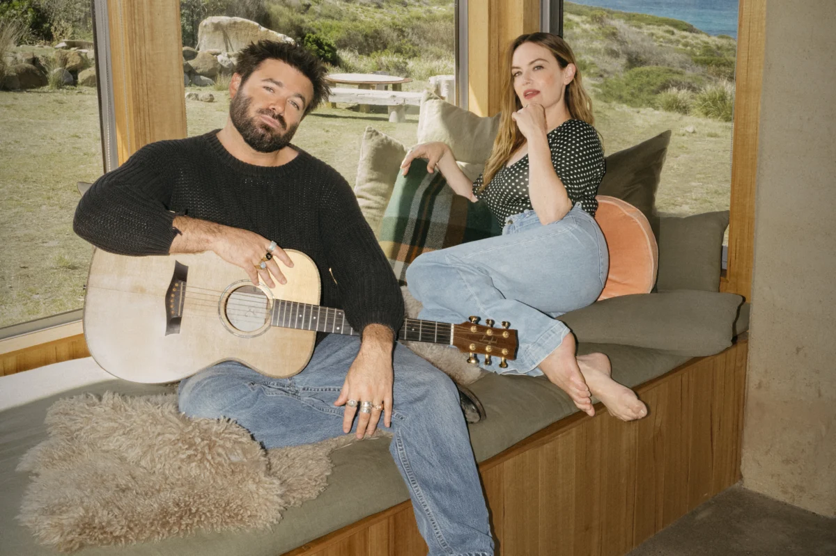 Karaoke Bar Hits Number One on ARIA Album Chart for Angus & Julia Stone