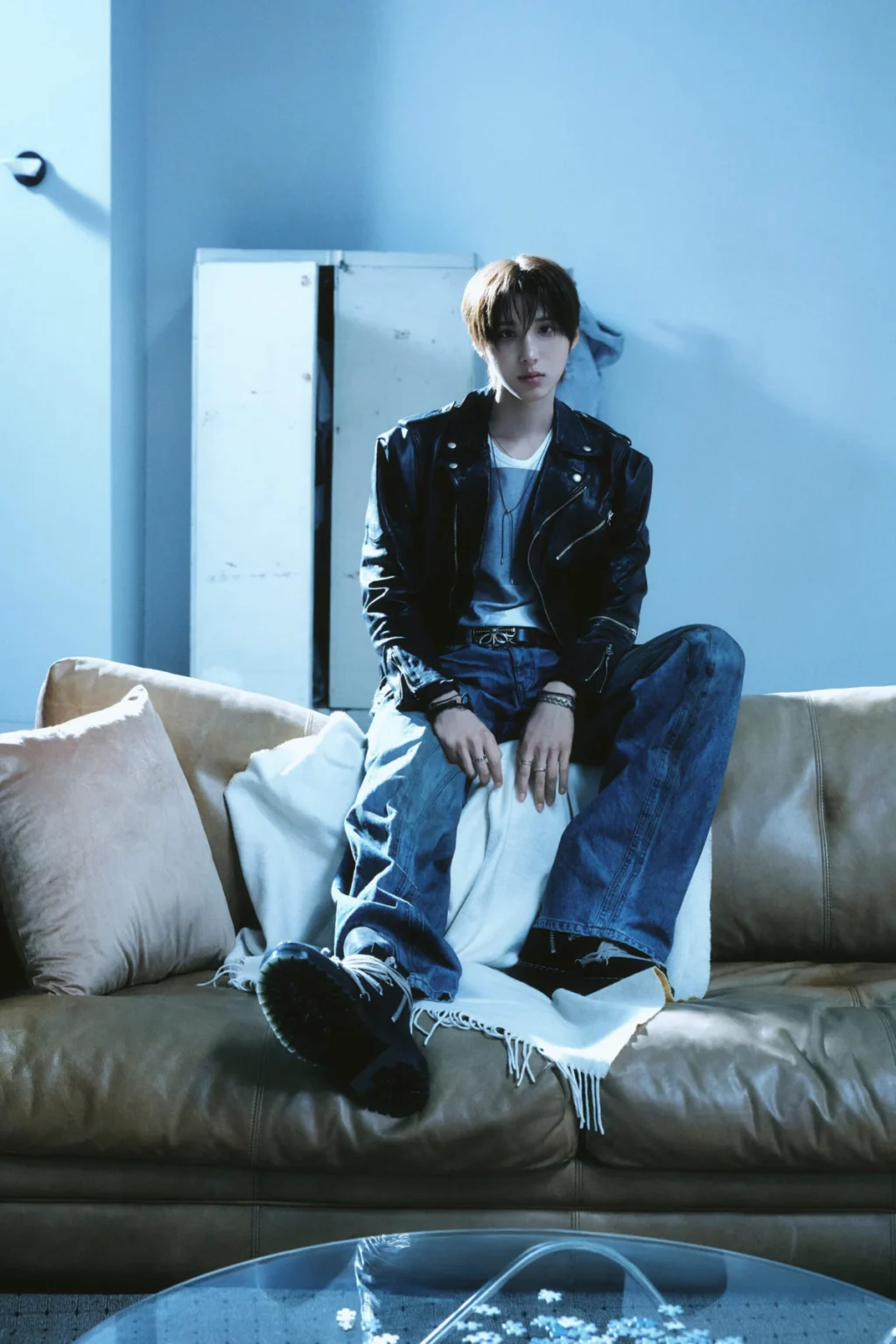 the-enduring-appeal-of-outerwear-in-k-pop-fashion-a-seasonal-statement
