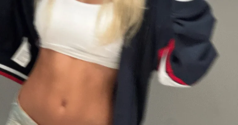 trending-girl-group-idol-showcases-unreal-defined-abs